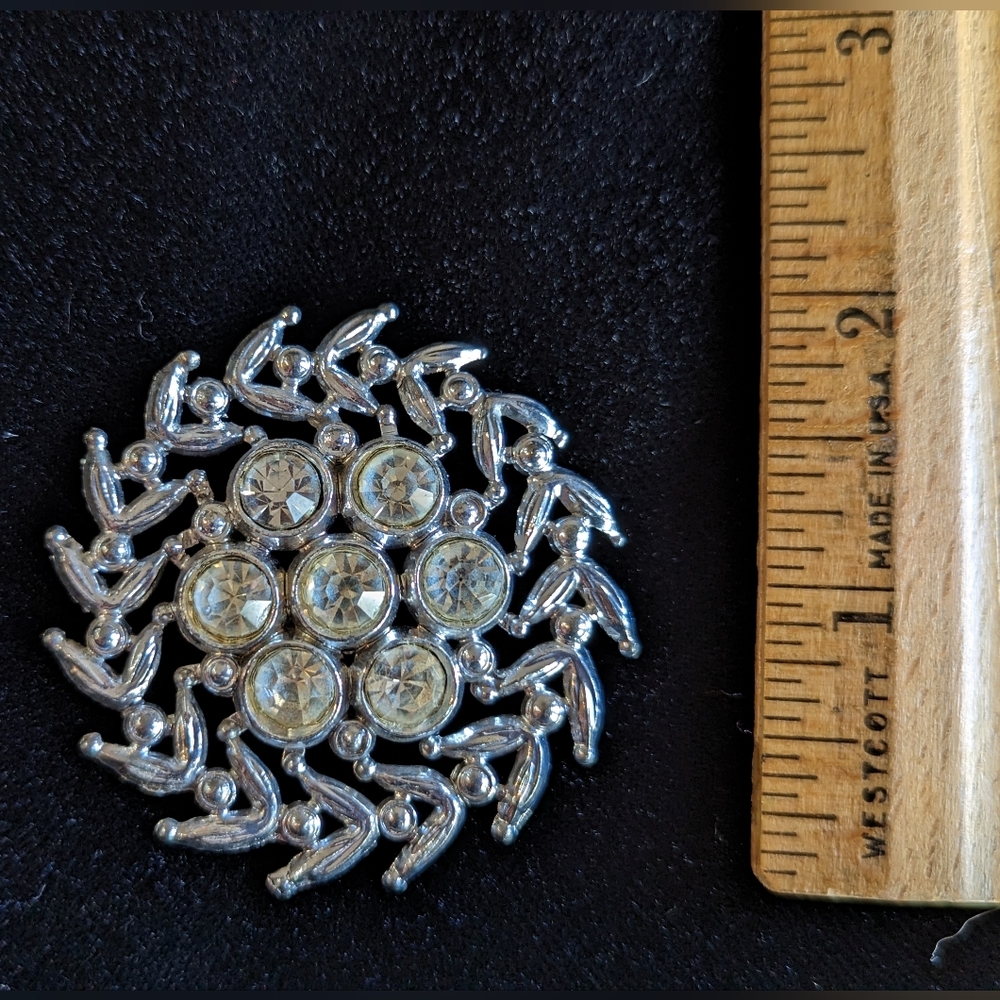 Vintage Brooch, Silver Tone with Clear Stones, Circular Wreath Pattern - Picture 3 of 3